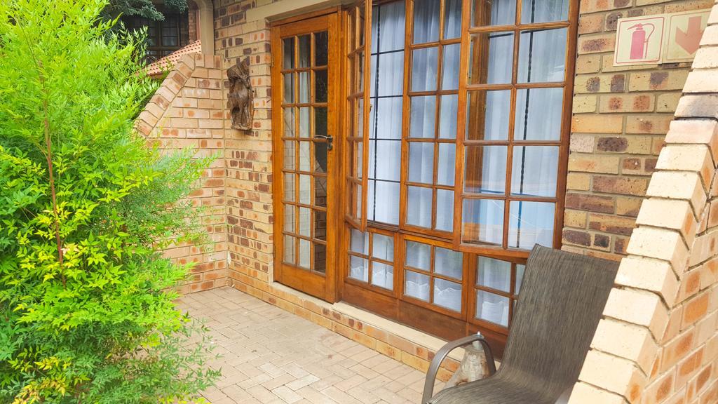 Aark Guest Lodge Vanderbijlpark Exterior foto